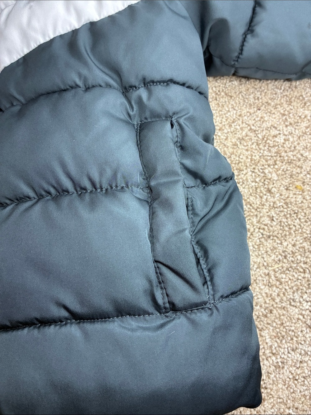 Swiss Tech Kids Hooded Puffer Jacket in Light Gray and Charcoal Size 3T - Picture 13 of 14
